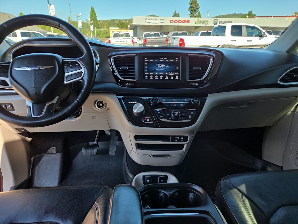 Thumbnail: 2020 Chrysler Pacifica - 10