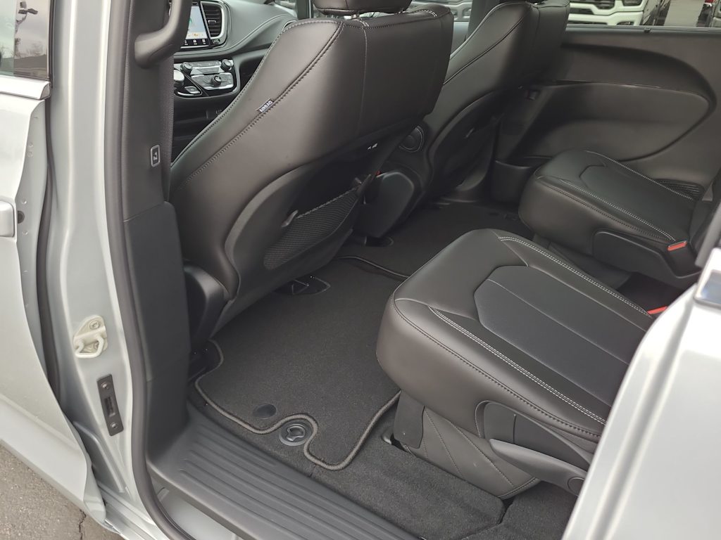 Thumbnail: 2026 Chrysler Pacifica - 13