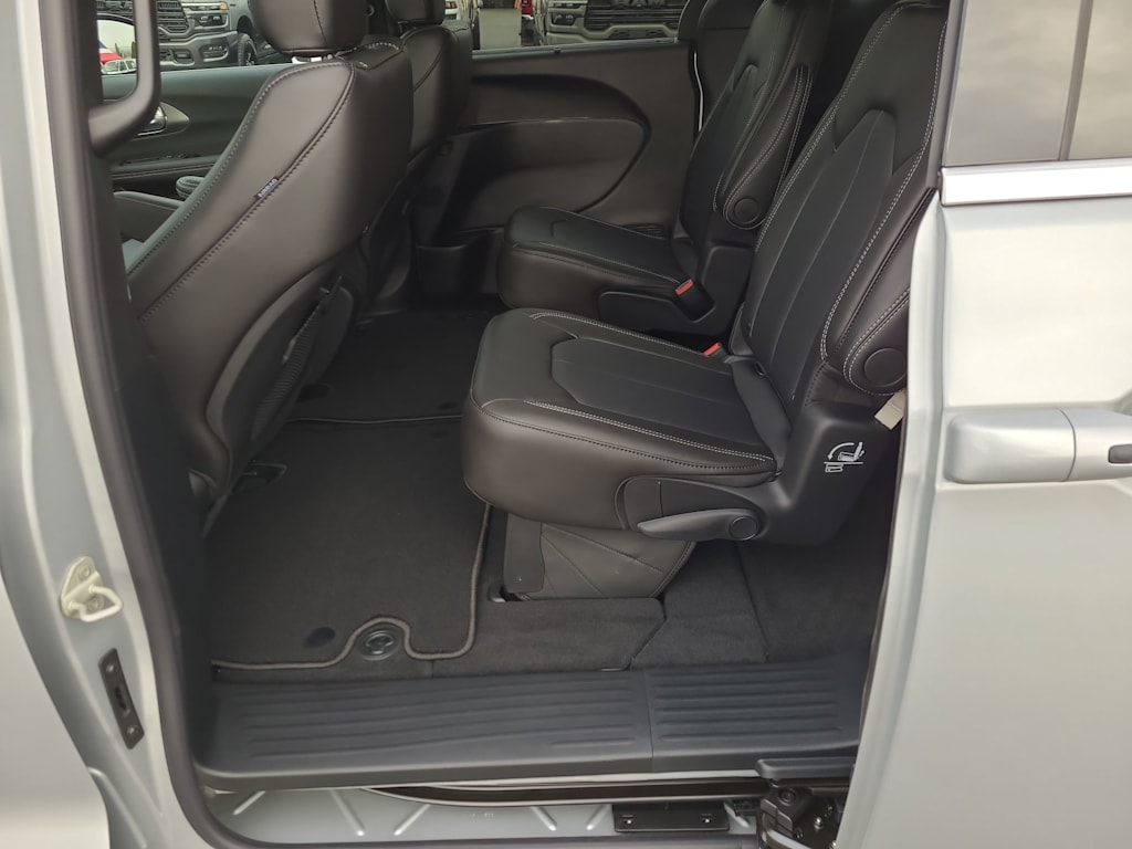 Thumbnail: 2026 Chrysler Pacifica - 27
