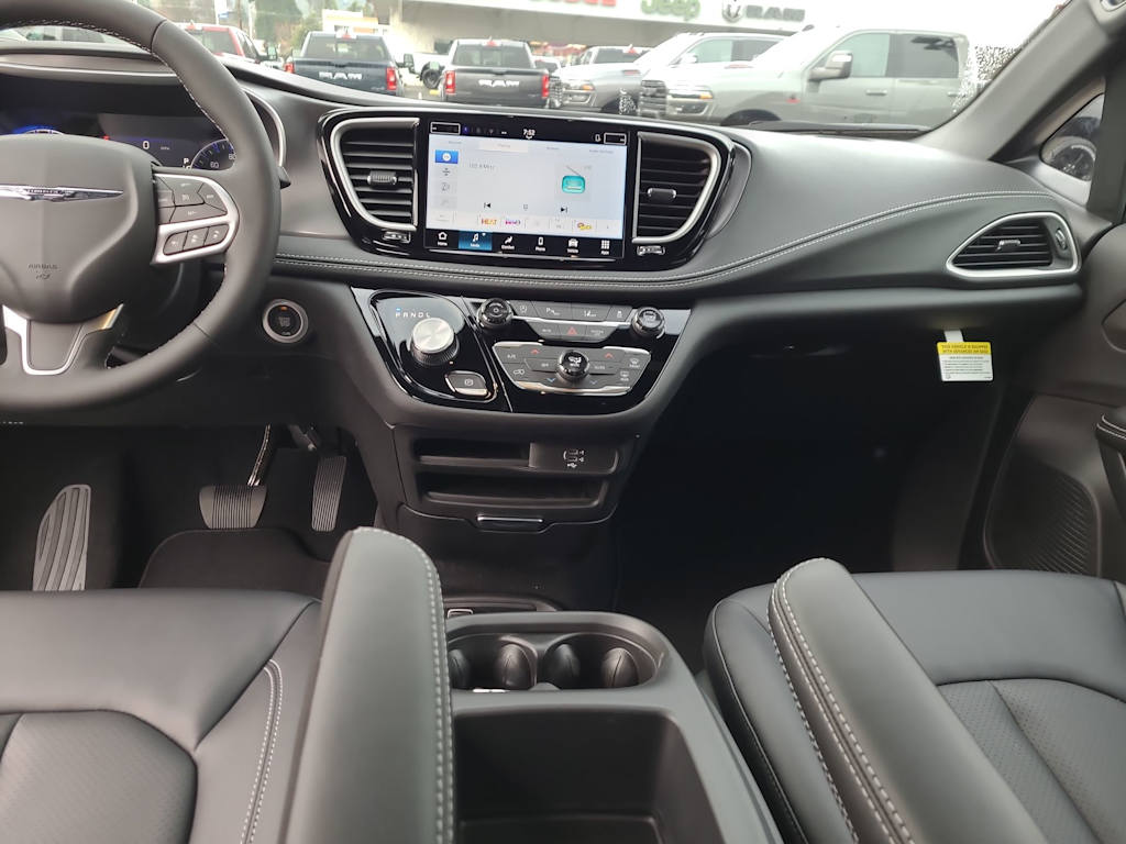 Thumbnail: 2026 Chrysler Pacifica - 10