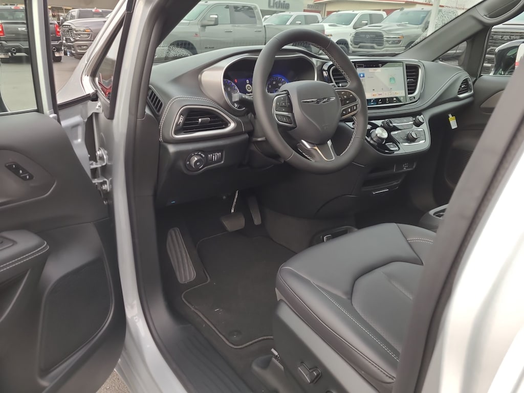 Thumbnail: 2026 Chrysler Pacifica - 2