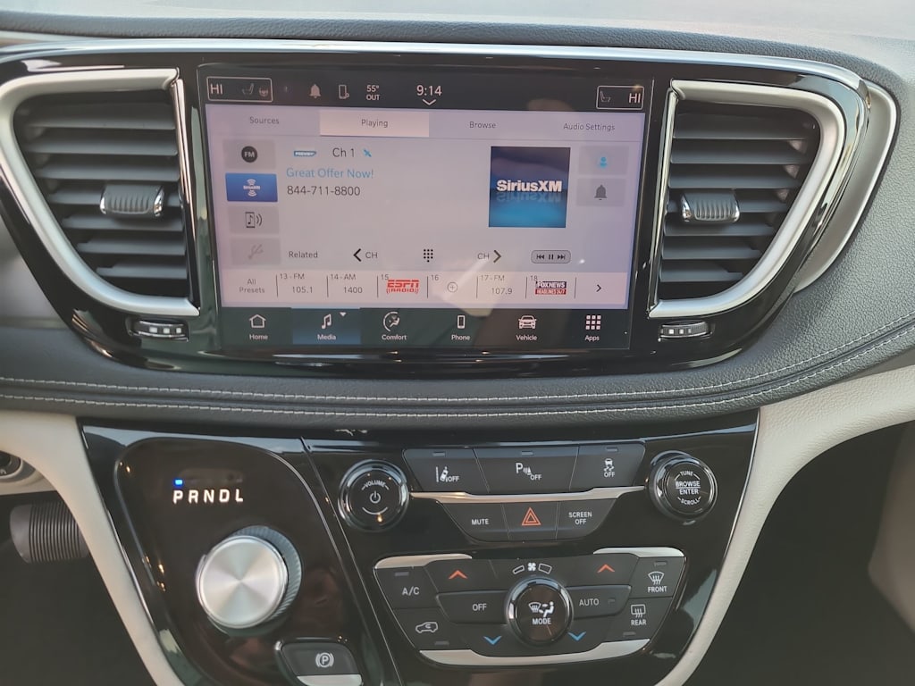 Thumbnail: 2023 Chrysler Pacifica - 12