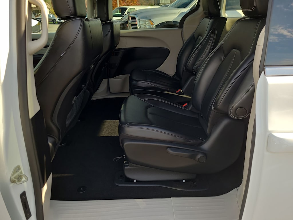 Thumbnail: 2023 Chrysler Pacifica - 25