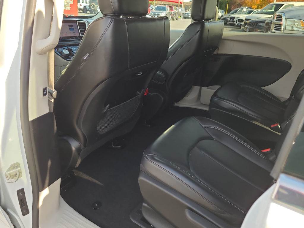 Thumbnail: 2023 Chrysler Pacifica - 11