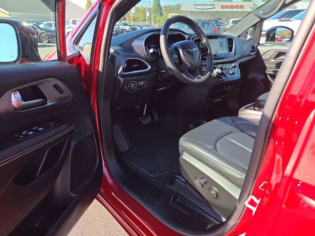 Thumbnail: 2026 Chrysler Pacifica - 22