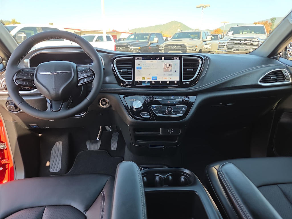 Thumbnail: 2026 Chrysler Pacifica - 2