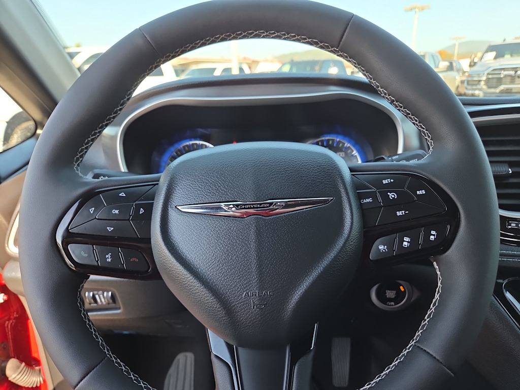 Thumbnail: 2026 Chrysler Pacifica - 9