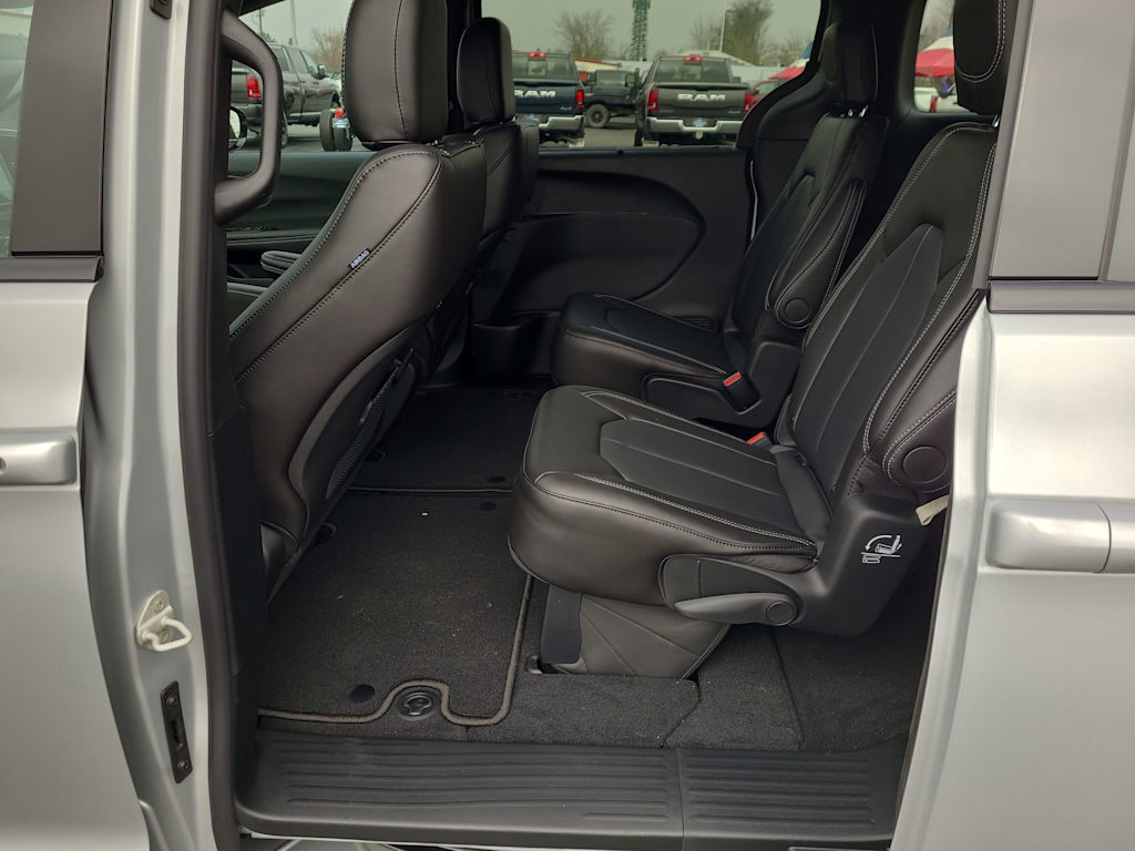 Thumbnail: 2026 Chrysler Pacifica - 27
