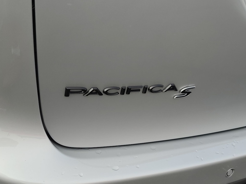Thumbnail: 2026 Chrysler Pacifica - 7