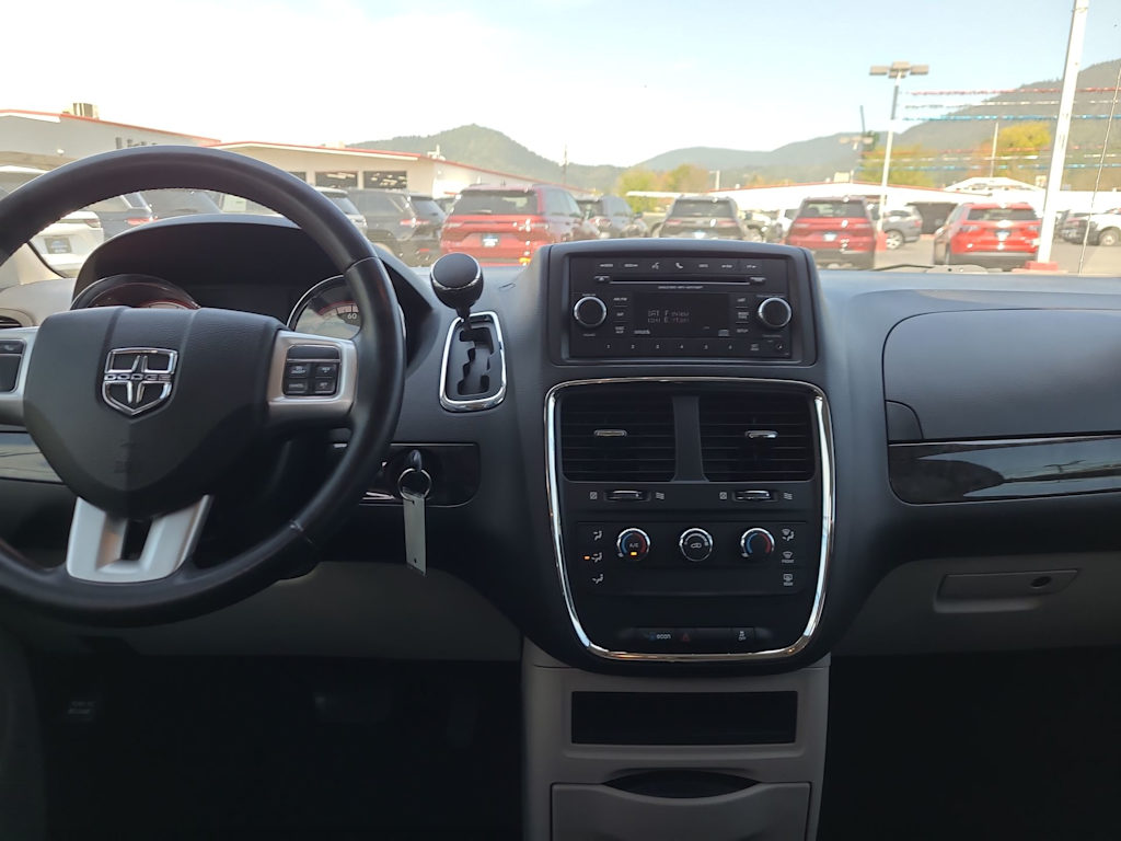 Thumbnail: 2016 Dodge Grand Caravan - 2
