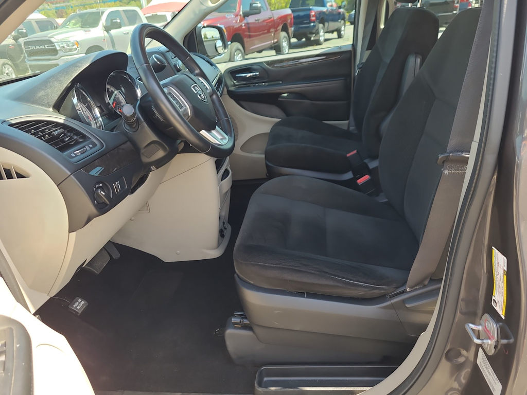 Thumbnail: 2016 Dodge Grand Caravan - 11