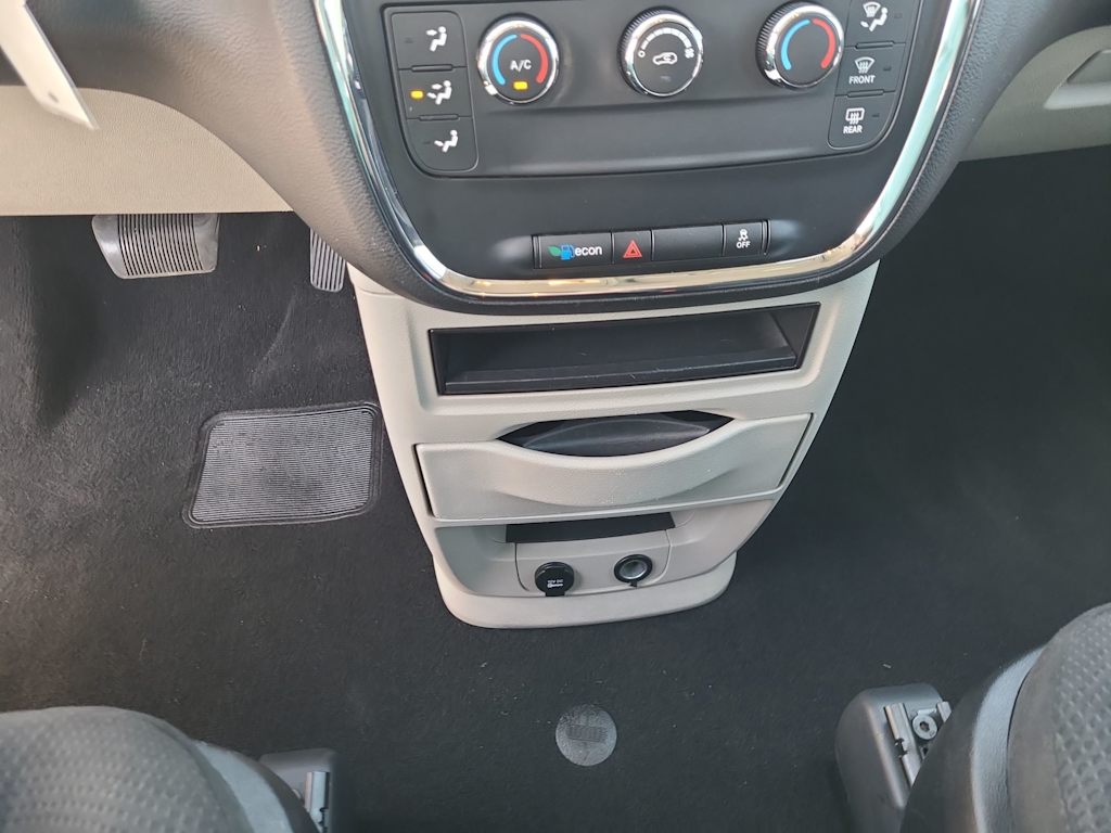 Thumbnail: 2016 Dodge Grand Caravan - 29