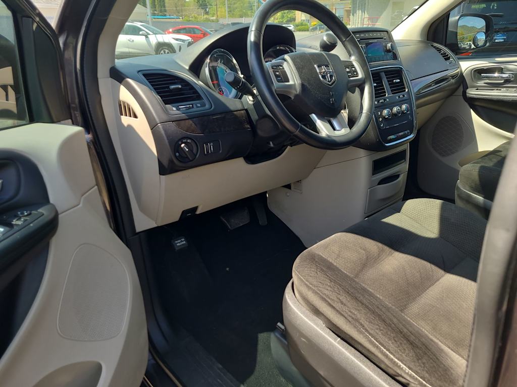 Thumbnail: 2016 Dodge Grand Caravan - 10