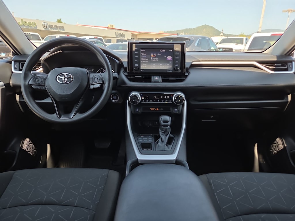 Thumbnail: 2022 Toyota RAV4 - 10