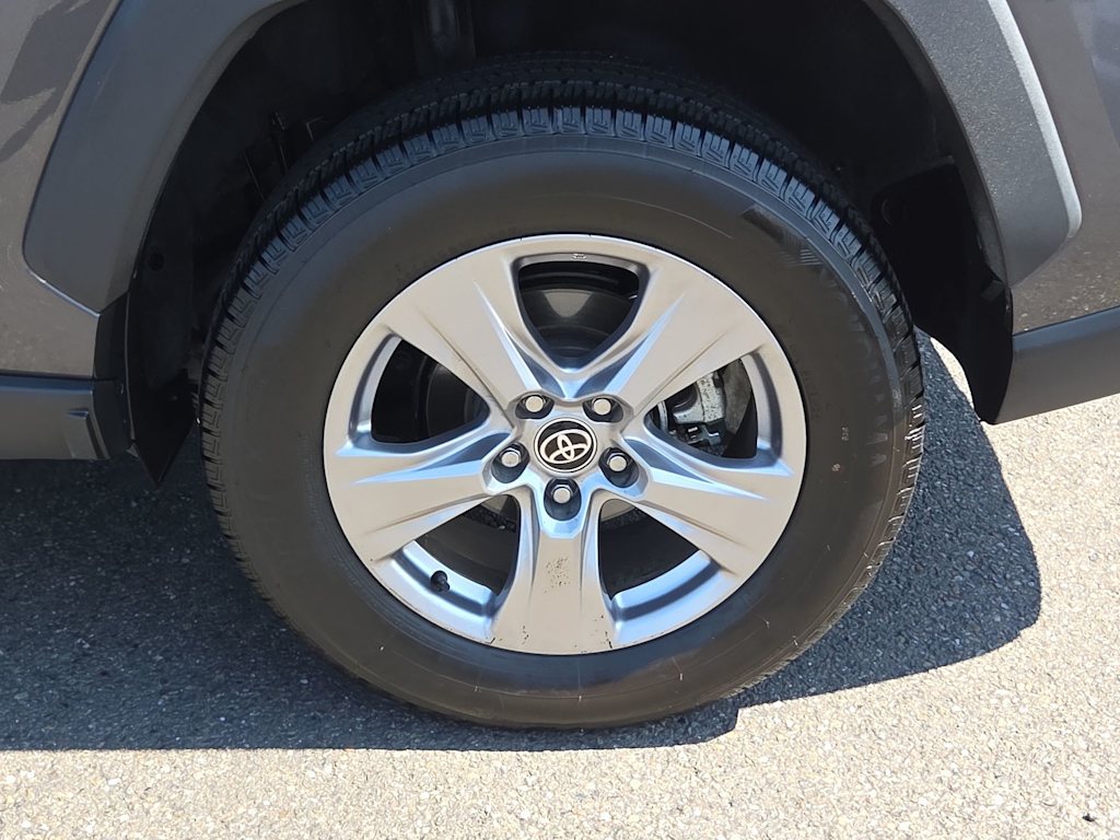 Thumbnail: 2022 Toyota RAV4 - 8