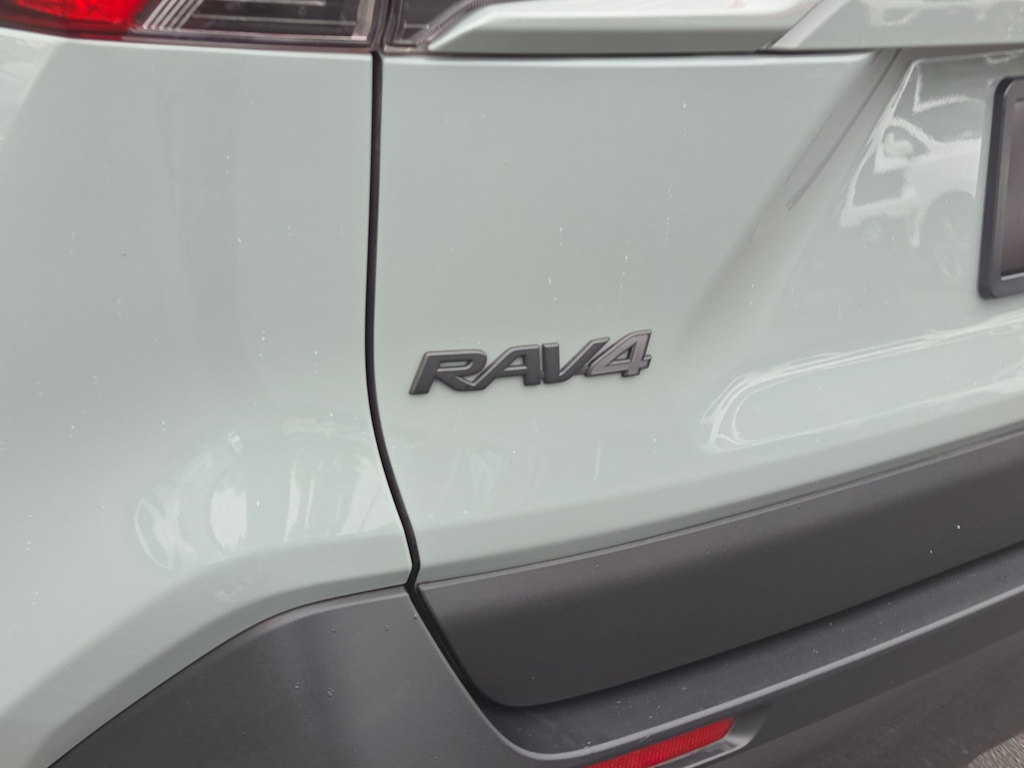 Thumbnail: 2021 Toyota RAV4 - 7