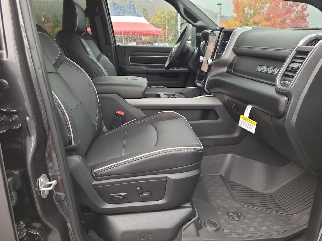 2026 RAM 3500 Laramie - Photo 11