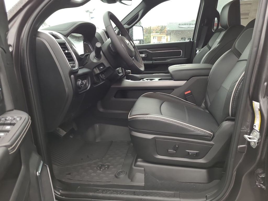 2026 RAM 3500 Laramie - Photo 10