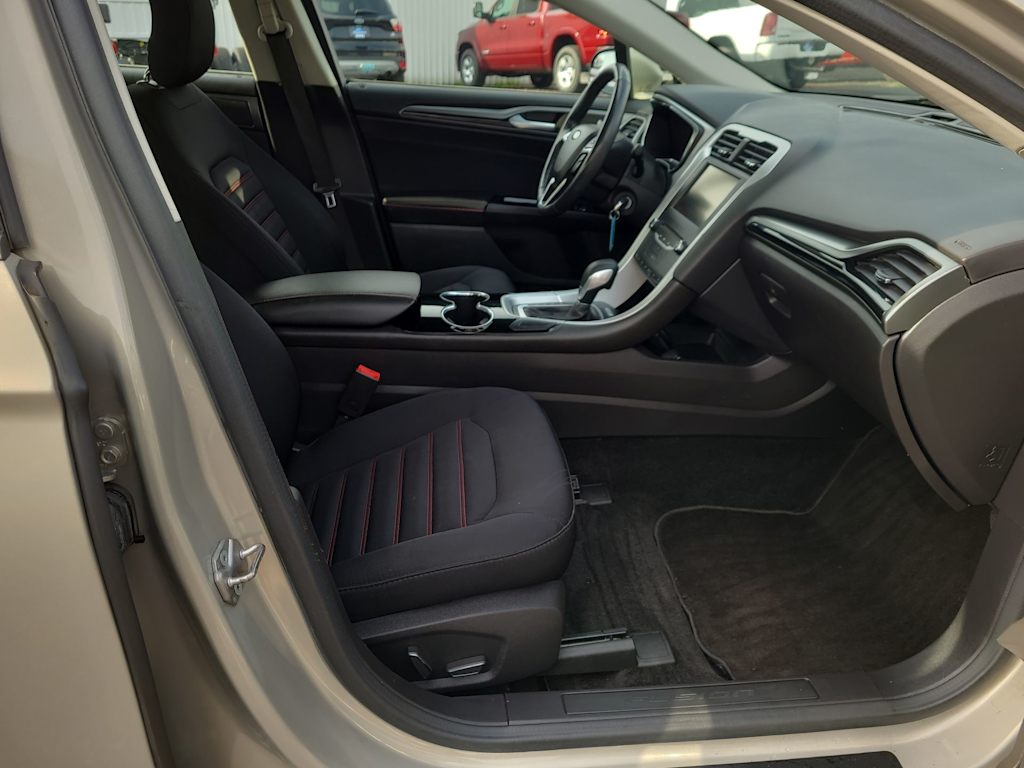 Thumbnail: 2015 Ford Fusion - 12