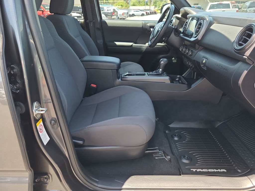 Thumbnail: 2019 Toyota Tacoma - 12