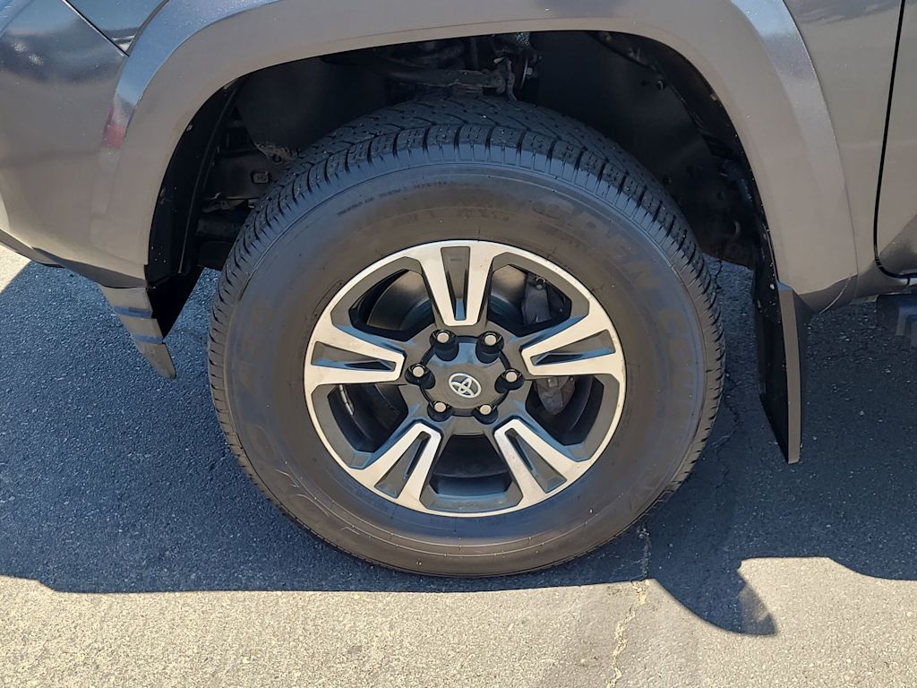 Thumbnail: 2019 Toyota Tacoma - 8