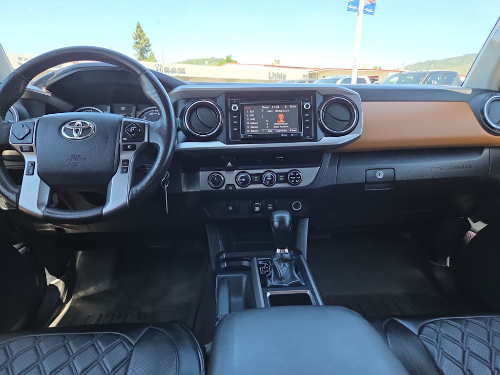 Thumbnail: 2018 Toyota Tacoma - 9