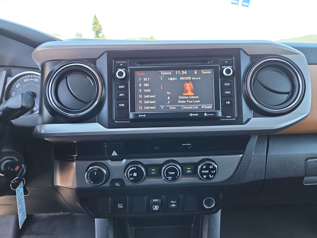 Thumbnail: 2018 Toyota Tacoma - 13