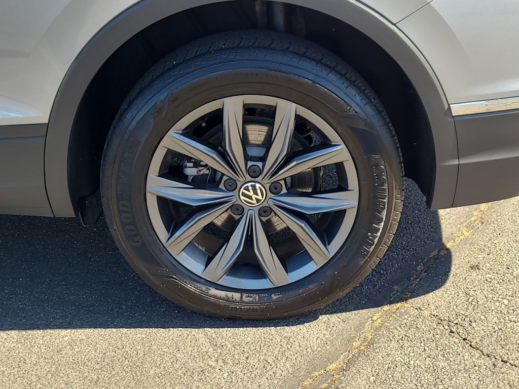 Thumbnail: 2022 Volkswagen Tiguan - 8