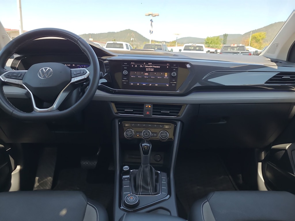 Thumbnail: 2022 Volkswagen Taos - 9