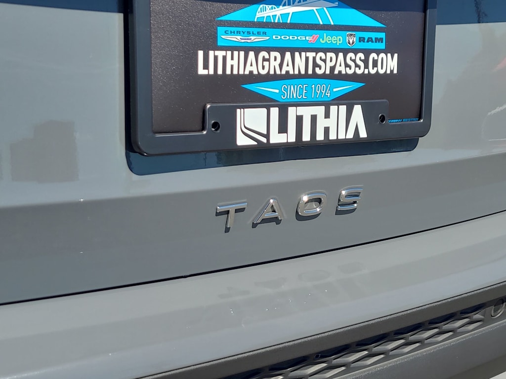 Thumbnail: 2022 Volkswagen Taos - 15