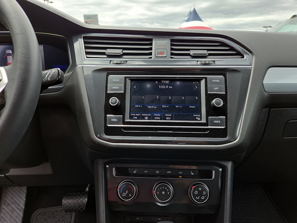 Thumbnail: 2023 Volkswagen Tiguan - 13