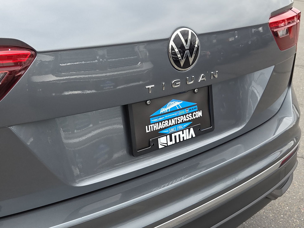 Thumbnail: 2023 Volkswagen Tiguan - 7