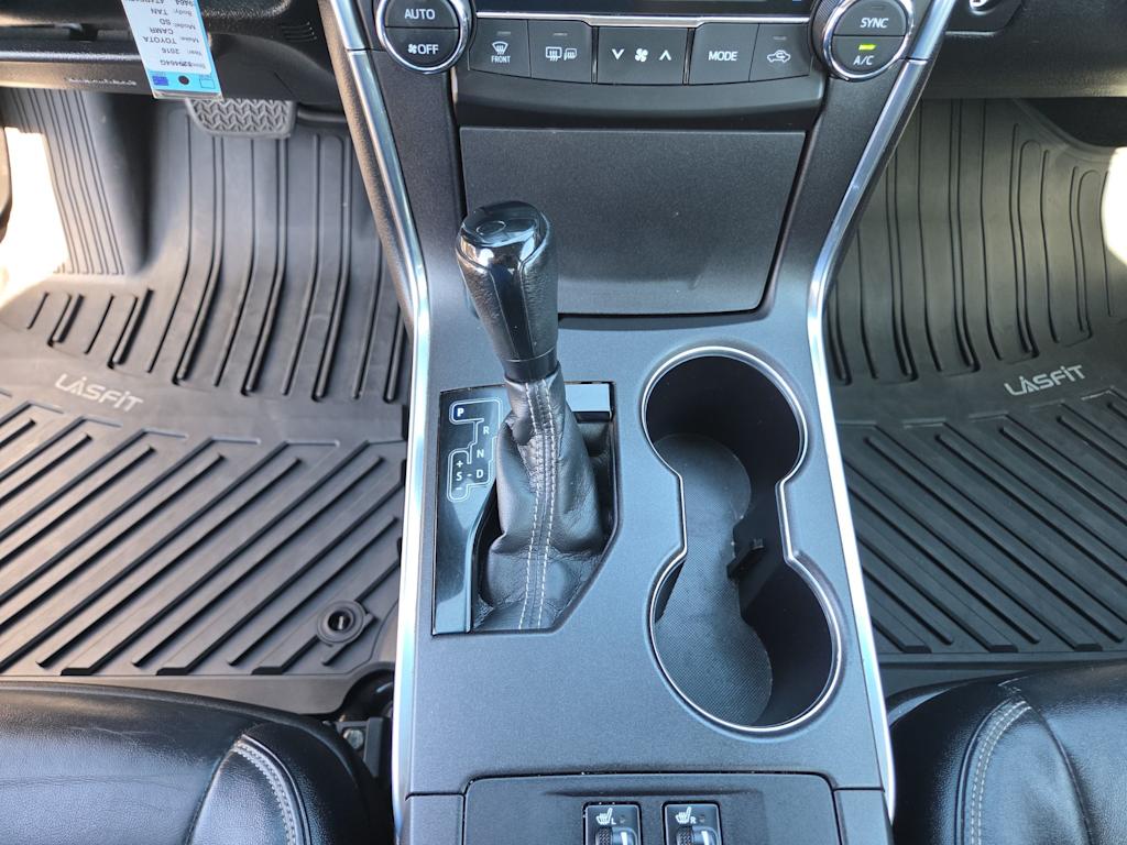 Thumbnail: 2016 Toyota Camry - 14