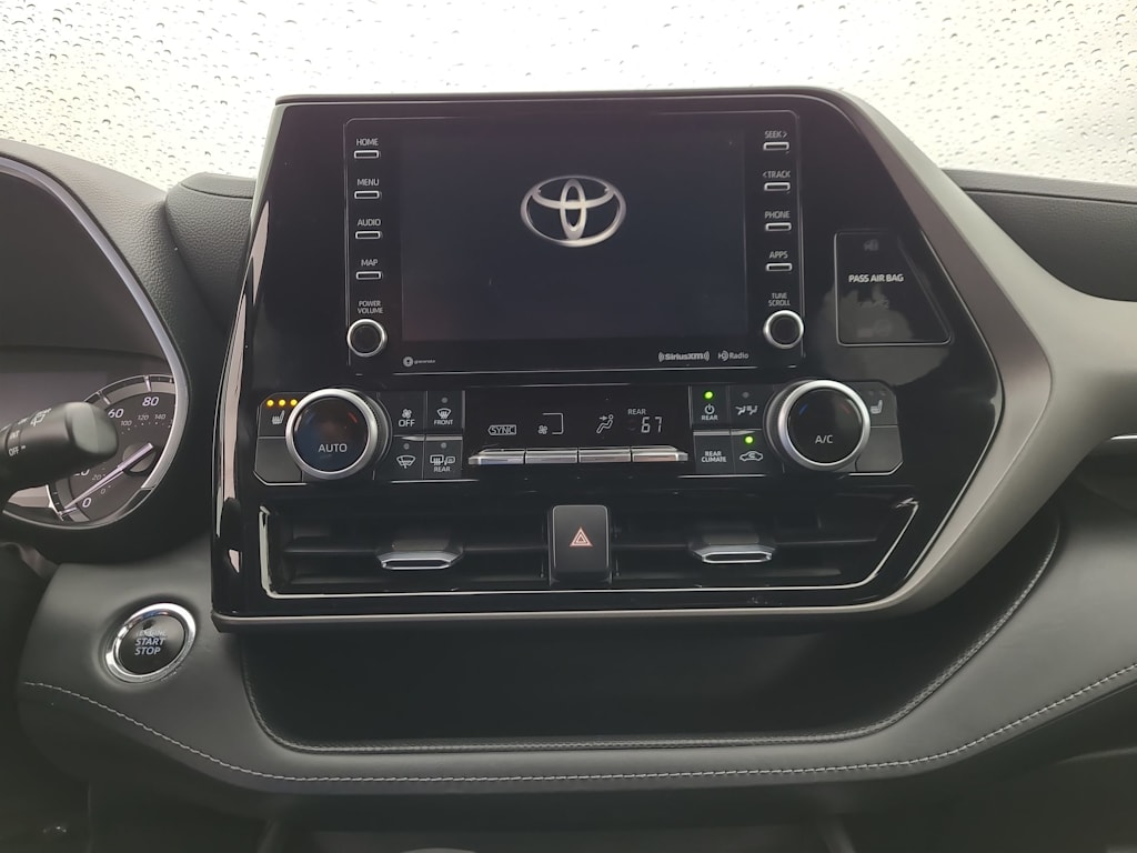 Thumbnail: 2022 Toyota Highlander - 14