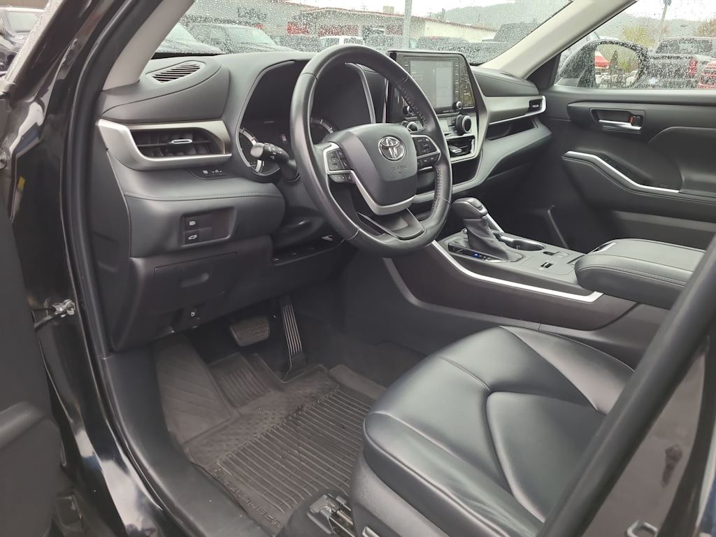 Thumbnail: 2022 Toyota Highlander - 2