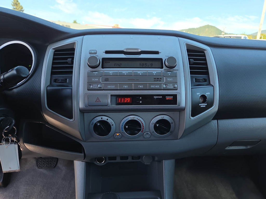 Thumbnail: 2011 Toyota Tacoma - 12