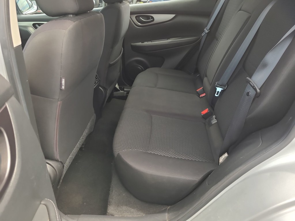 2018 Nissan Rogue Sport S 28