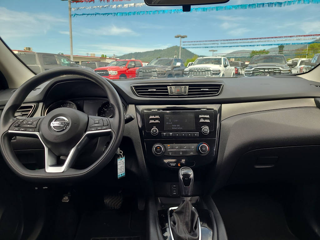 2018 Nissan Rogue Sport S 10
