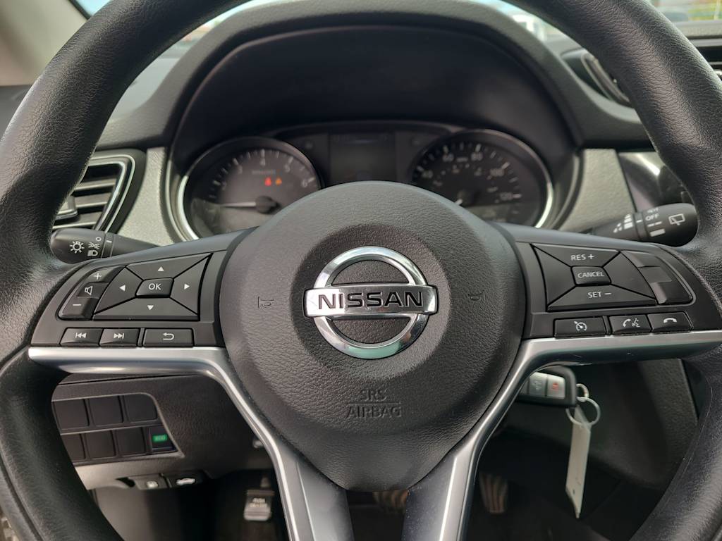 2018 Nissan Rogue Sport S 29