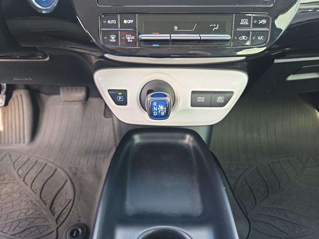 Thumbnail: 2016 Toyota Prius - 27