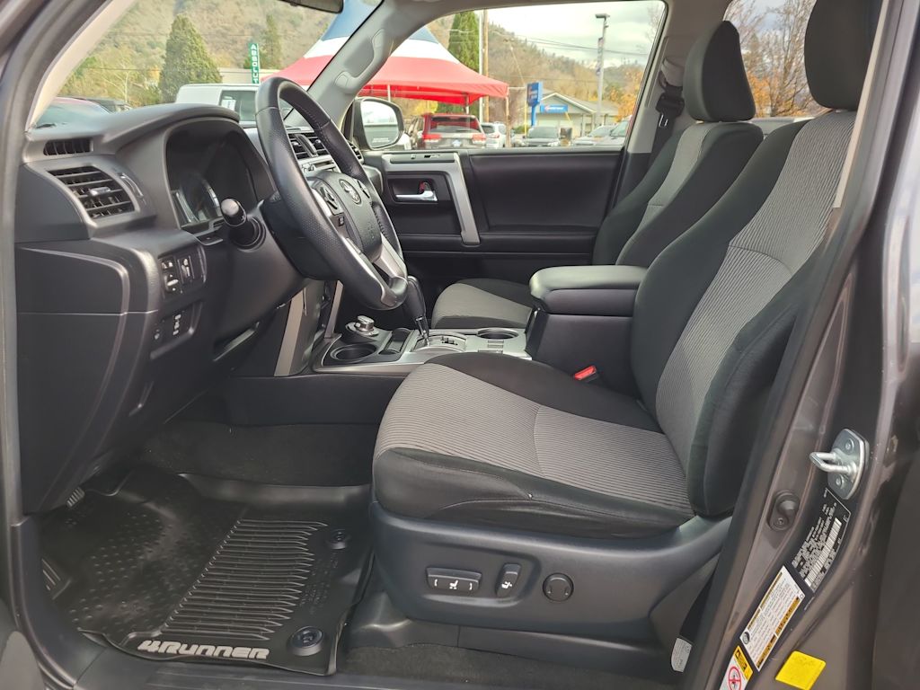 Thumbnail: 2019 Toyota 4Runner - 10