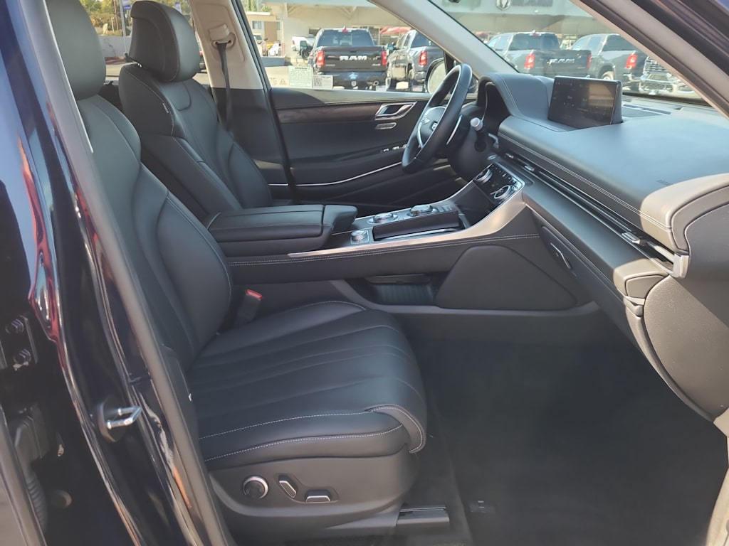 Thumbnail: 2024 Genesis GV80 - 12