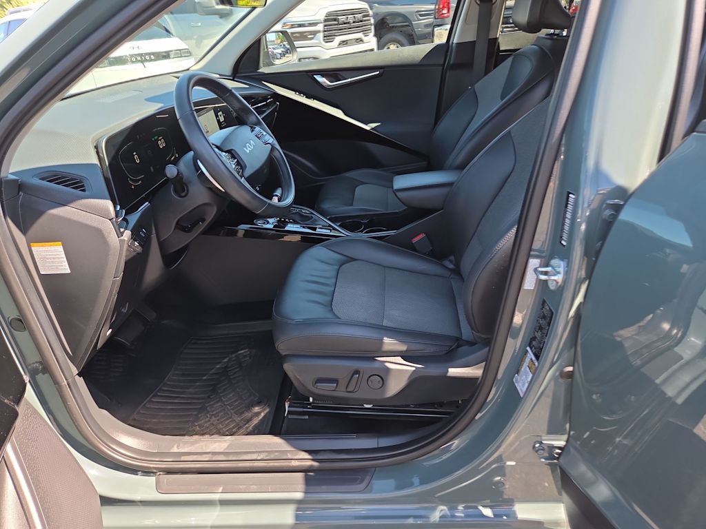 Thumbnail: 2023 Kia Niro - 11