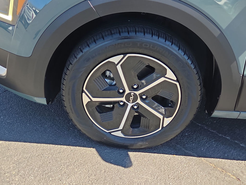 Thumbnail: 2023 Kia Niro - 8