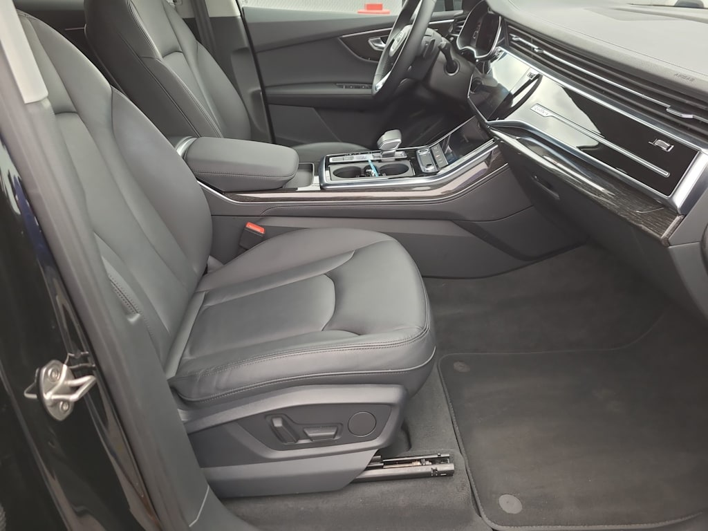 2024 Audi Q7 Premium Plus 12