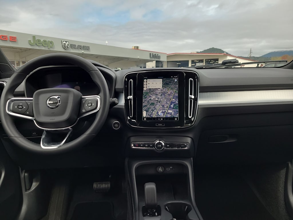 2024 Volvo XC40 B5 Core 10