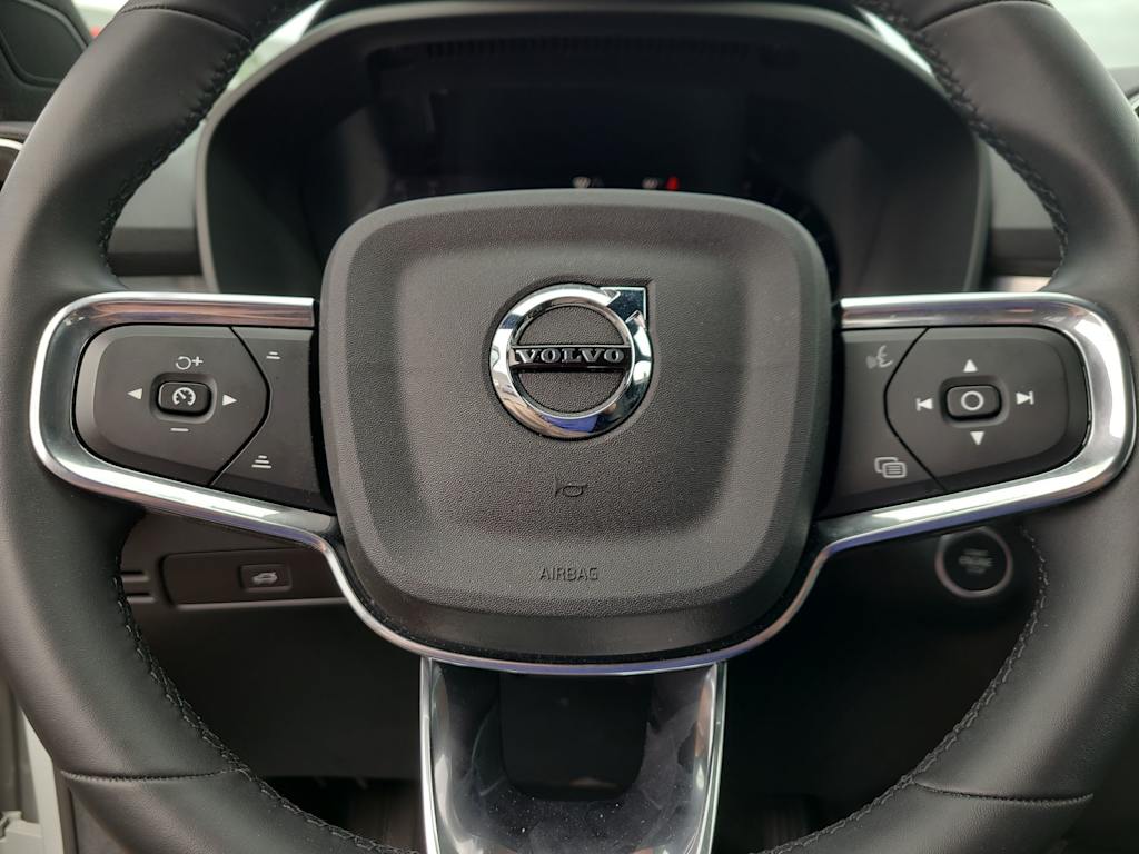 2024 Volvo XC40 B5 Core 28
