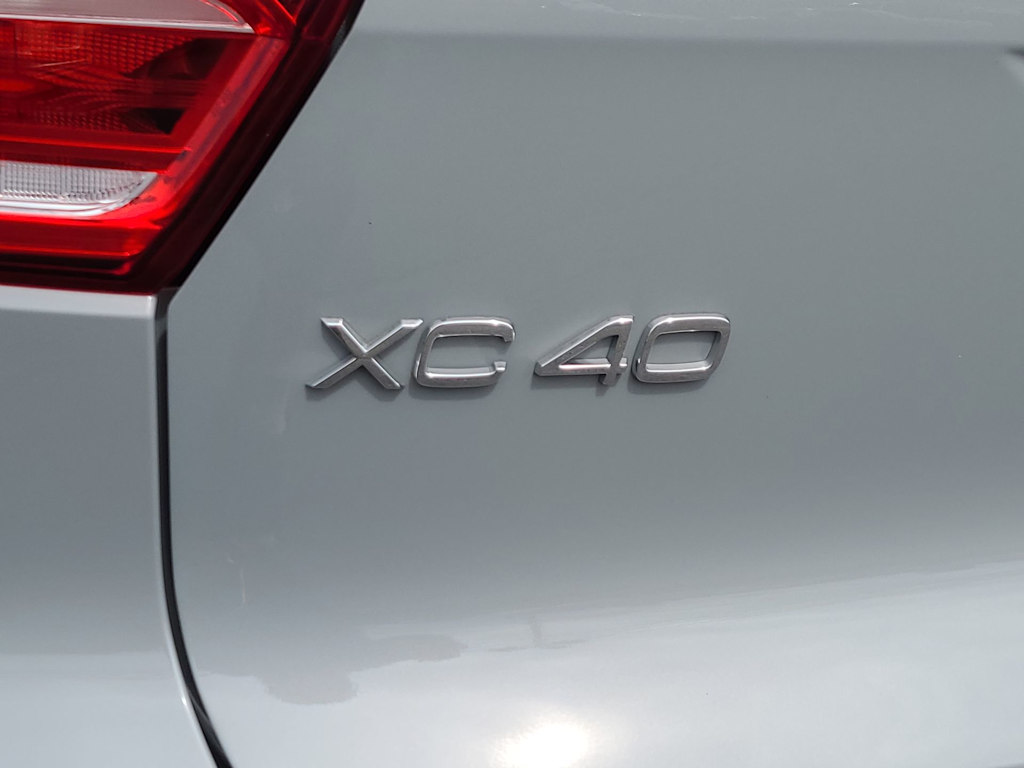 2024 Volvo XC40 B5 Core 7