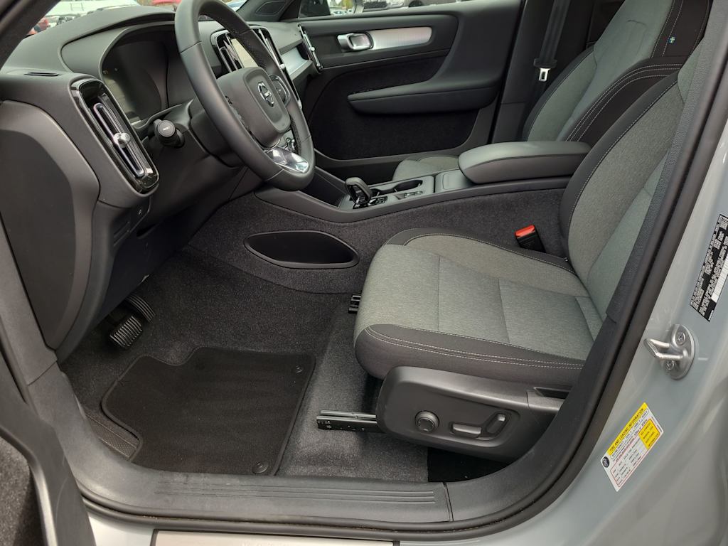 2024 Volvo XC40 B5 Core 11