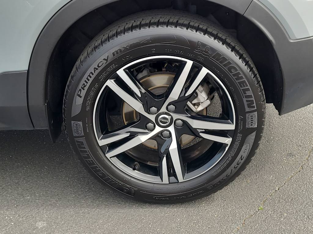 2024 Volvo XC40 B5 Core 8